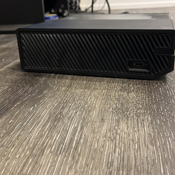 Xbox One entertainment system - Picture 3 of 3